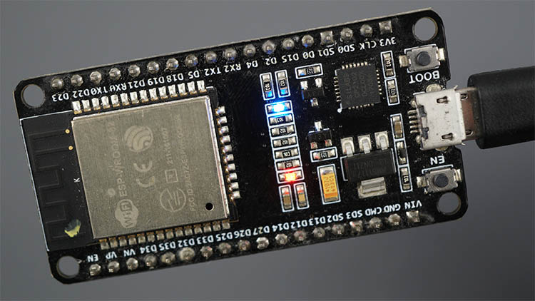 Встроенный светодиод ESP32 горит при демонстрации в Arduino IDE 2
