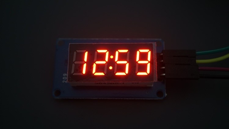 ESP32 выводит время на индикатор TM1637
