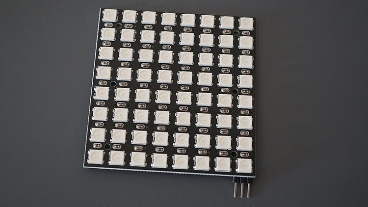 Панель-матрица 8×8 из 64 светодиодов WS2812B крупным планом