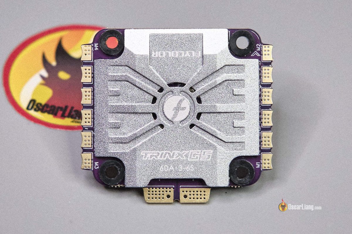Крупный план платы 60A 4-в-1 ESC