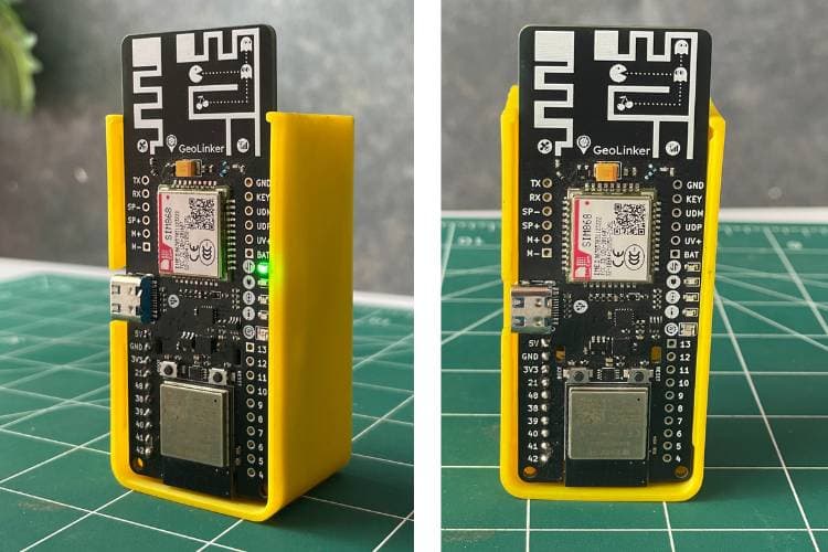 Плата GeoLinker GL868_ESP32 в жёлтом корпусе, вид с двух сторон