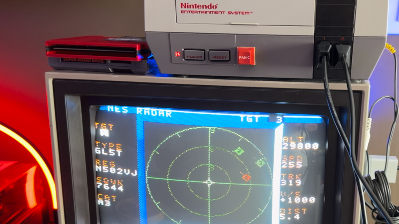 Экран NES Radar с отметками самолётов