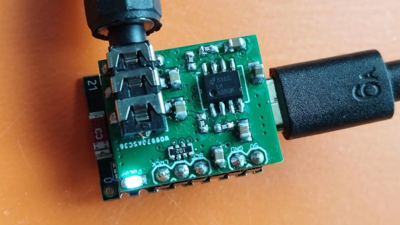 Крошечная плата интернет-радио с аудиоразъёмом и USB-C
