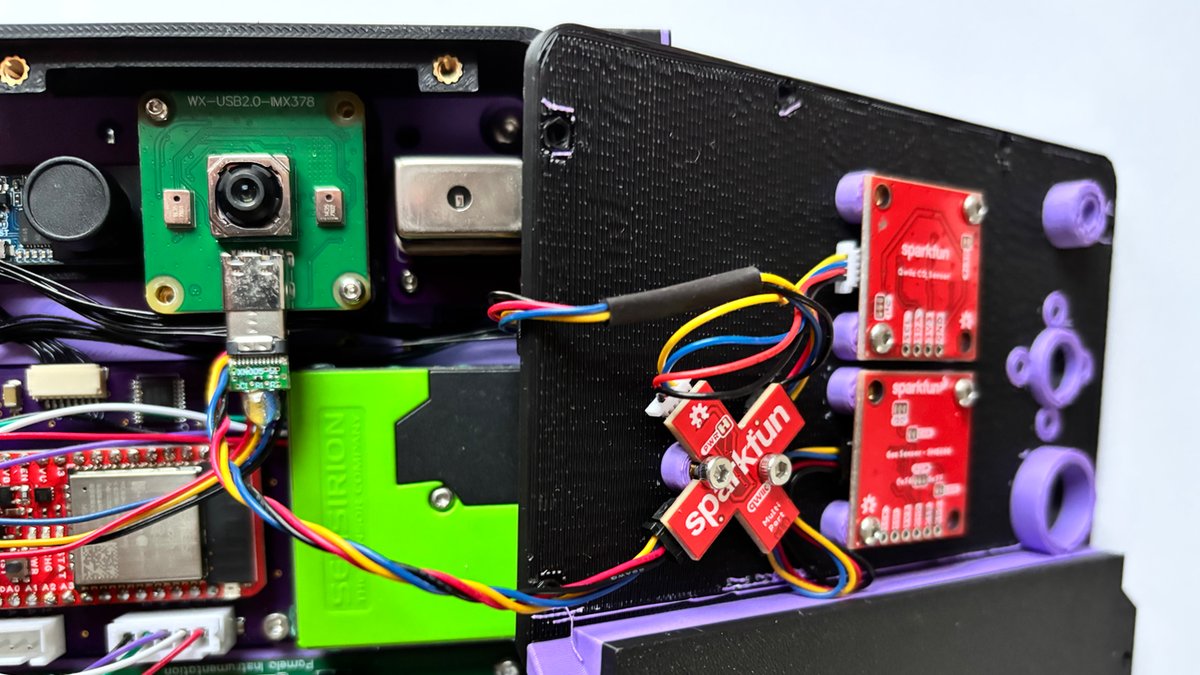 Внутренности трикодера на базе Clockwork Pi uConsole с платами датчиков